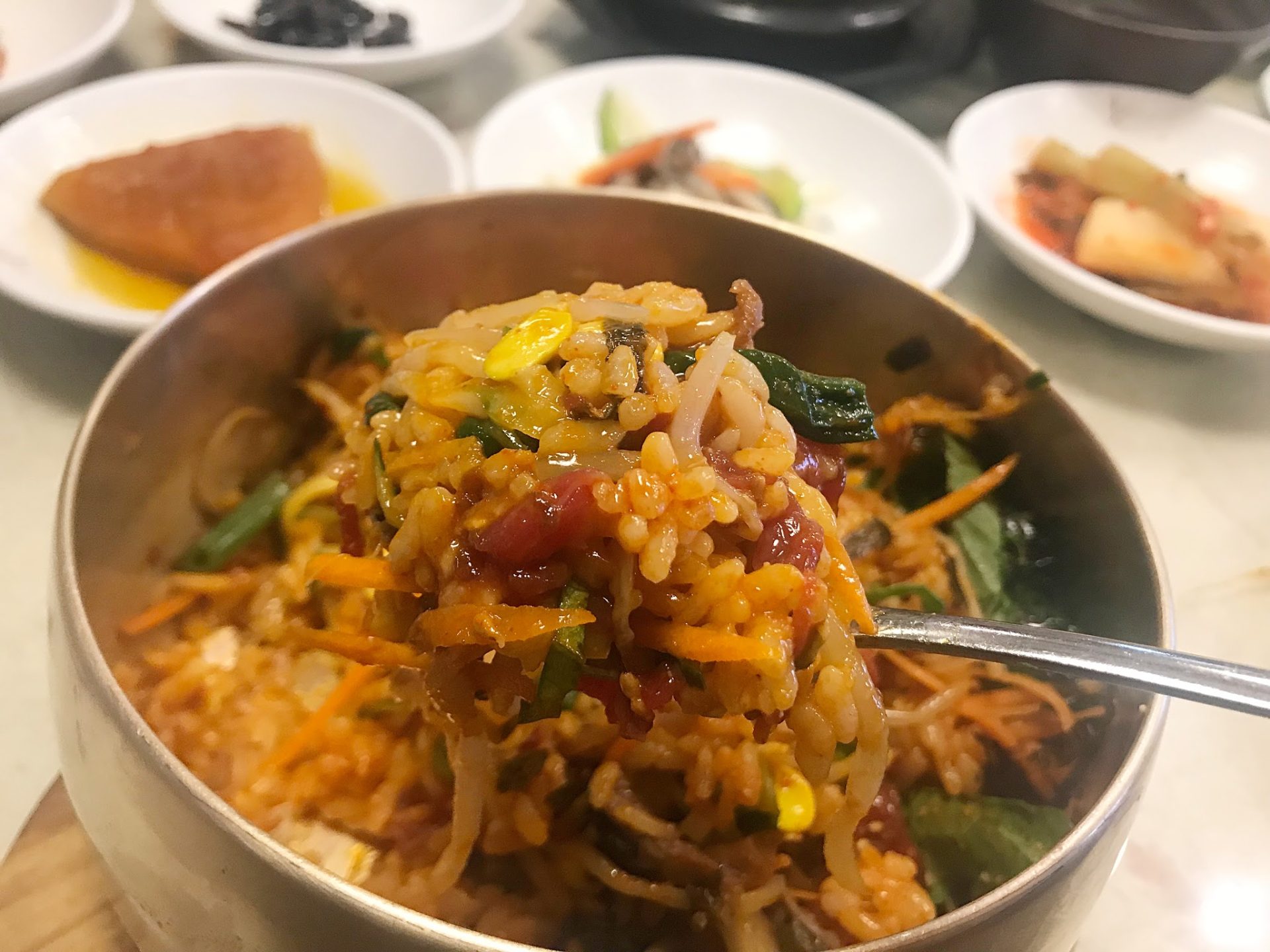 비빔밥-육회까지-같이-뜬모습