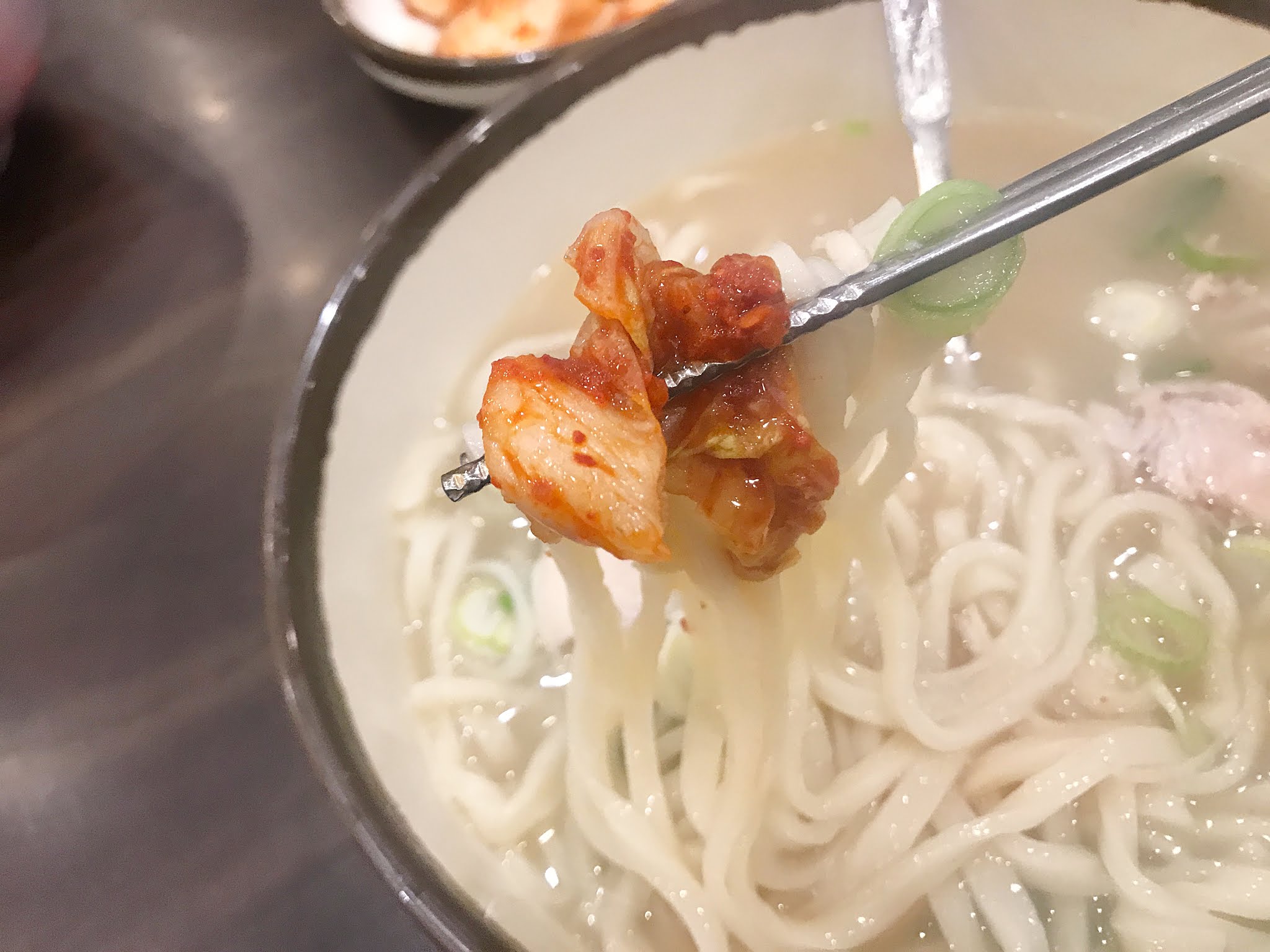 면위에-김치-얹어서
