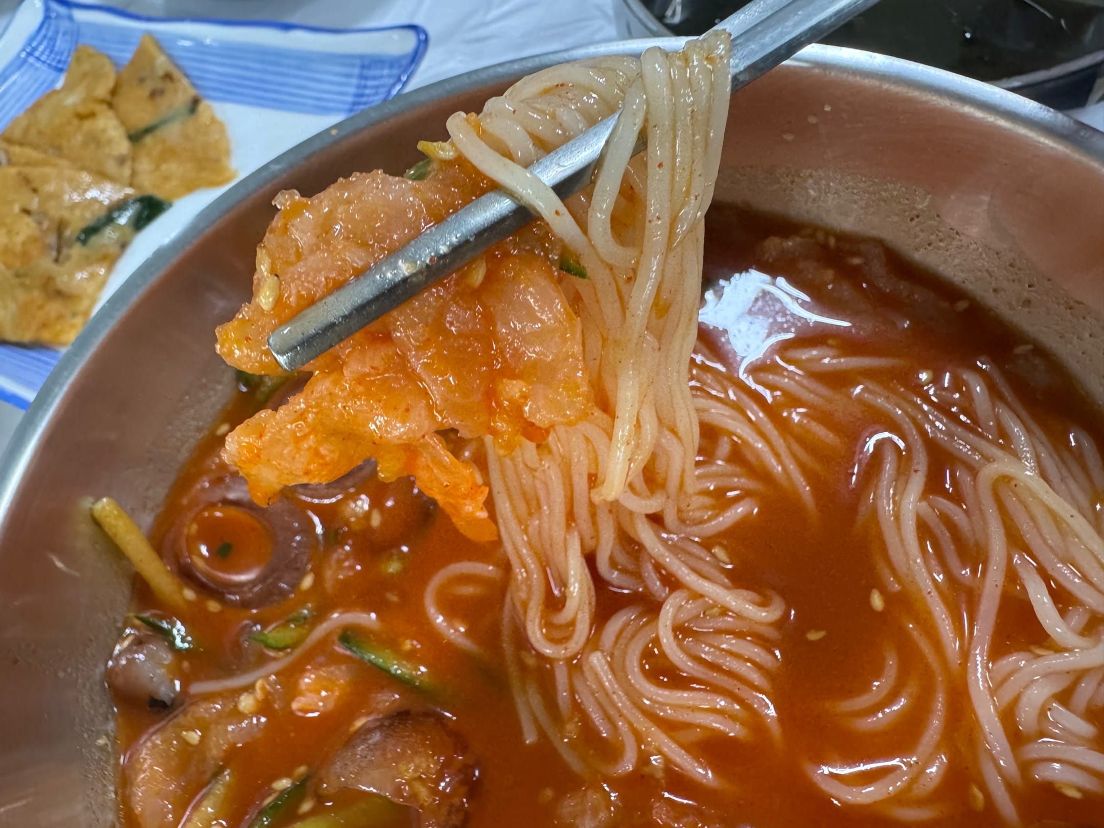 물회에 소면 추가